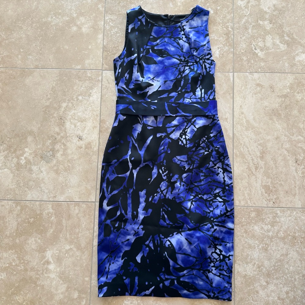 NWOT Tahari Fitted Blue And Black Patterned Sheath Dress, Size 2